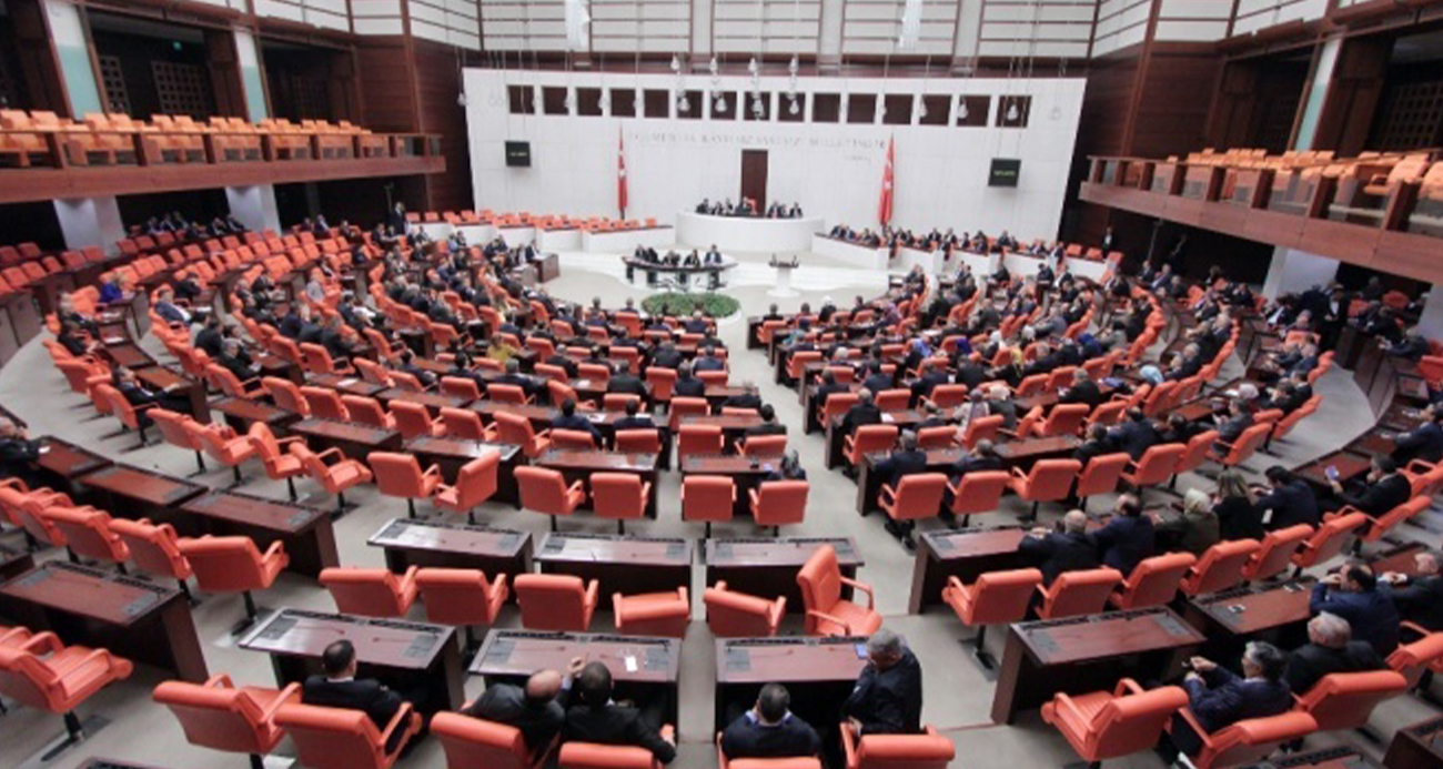 Evlenecek çiftlere 2 yıl ödemesiz kredi öngören teklif kabul edildi