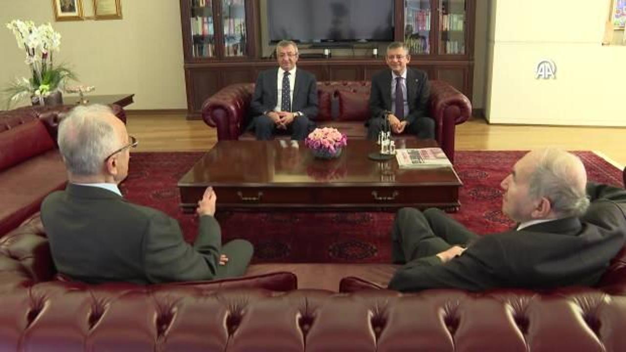 Özgür Özel eski genel başkanlar ile görüştü