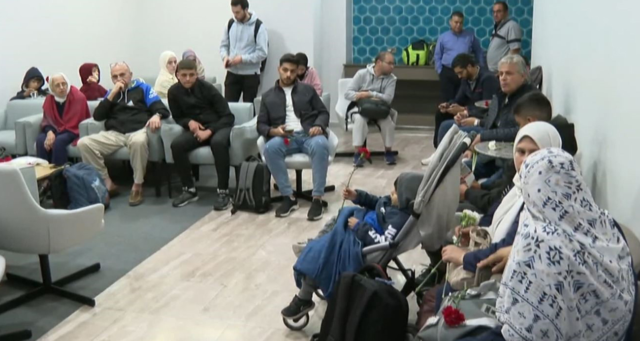 Gazze’den tahliye edilen 44 Türk vatandaşı İstanbul’a geldi