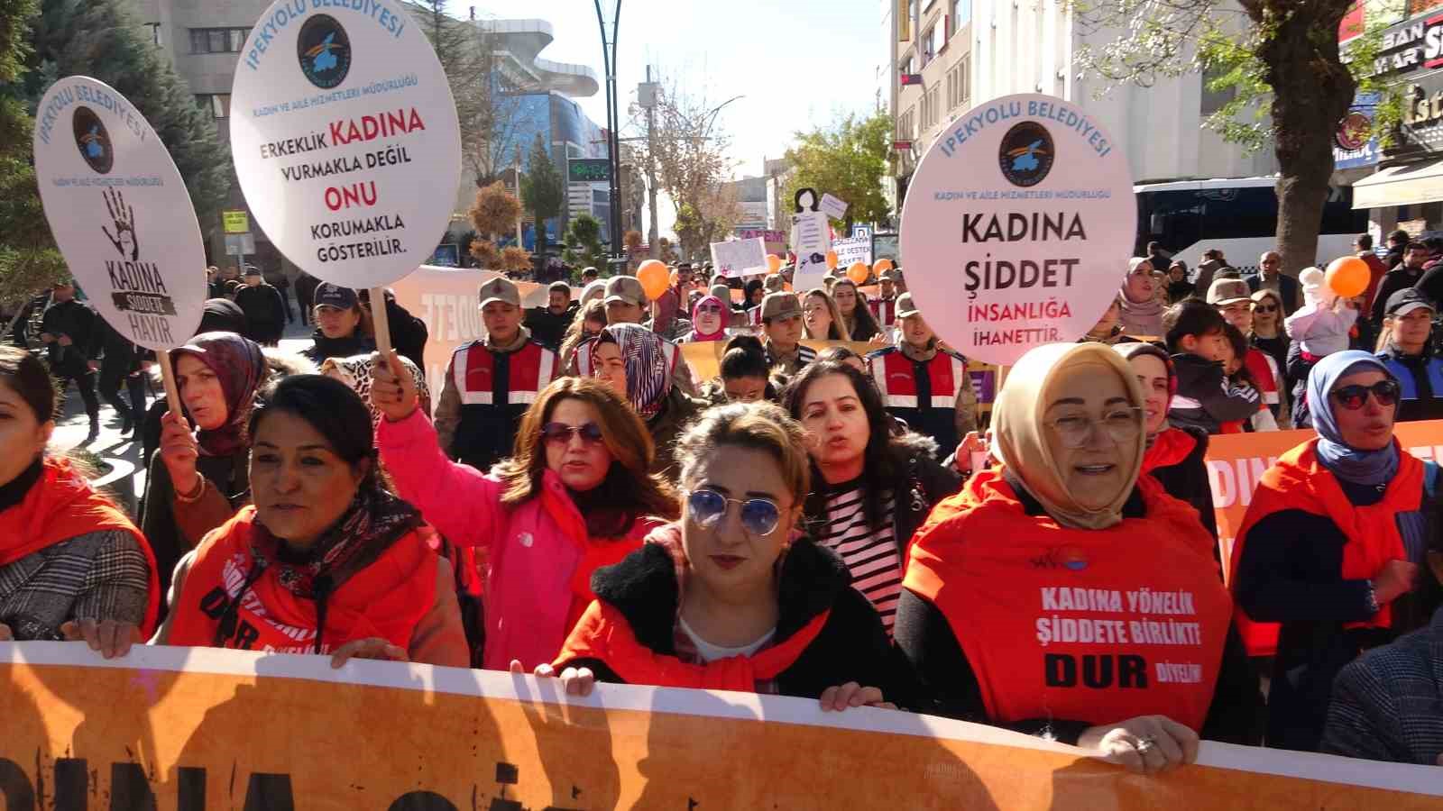 Van’da “Kadına Şiddete Hayır” yürüyüşü yapıldı