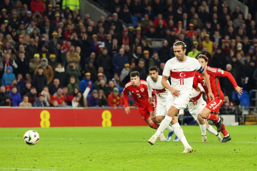 Bakan Bak’tan A Milli Futbol Takımı için tebrik mesajı