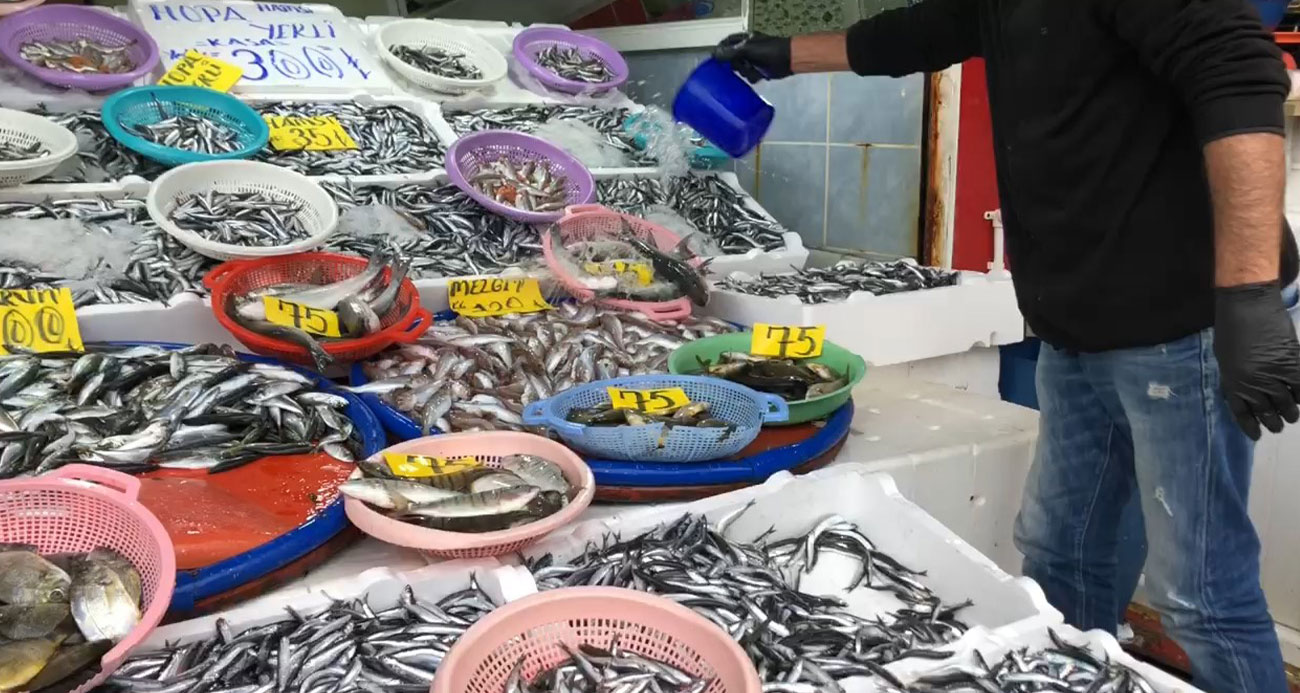 Fırtınanın ardından tezgahlar hamsiyle coştu