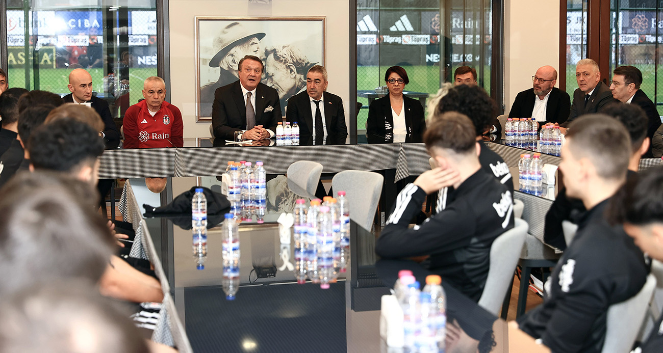 Hasan Arat, Beşiktaşlı futbolcularla bir araya geldi