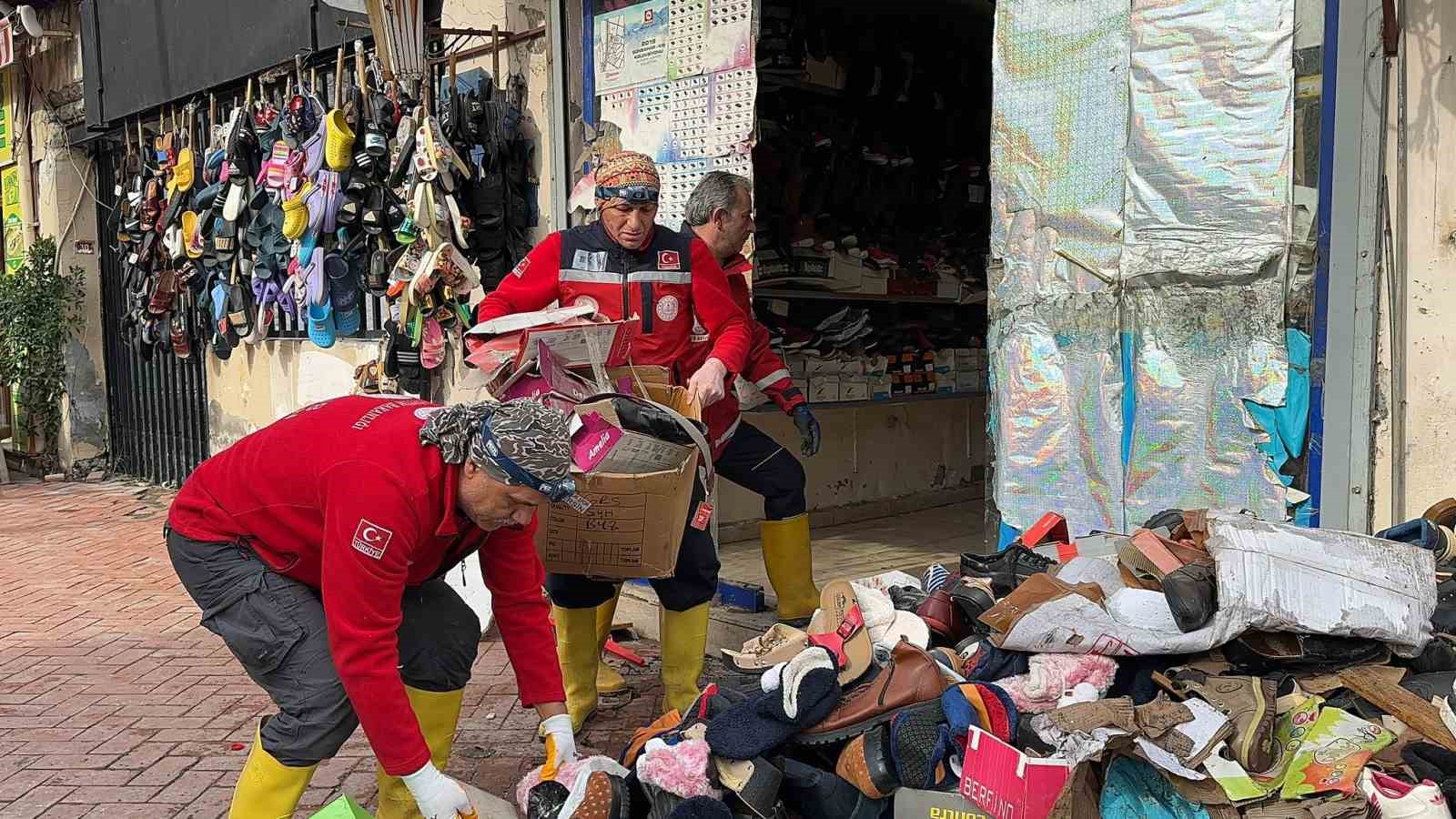 Denizle karanın birleştiği İskenderun’da hayat normale dönüyor