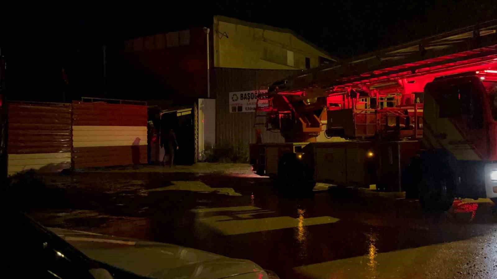 İnegöl’de çaldığı aracı parçalarken yakalanan hırsız tutuklandı