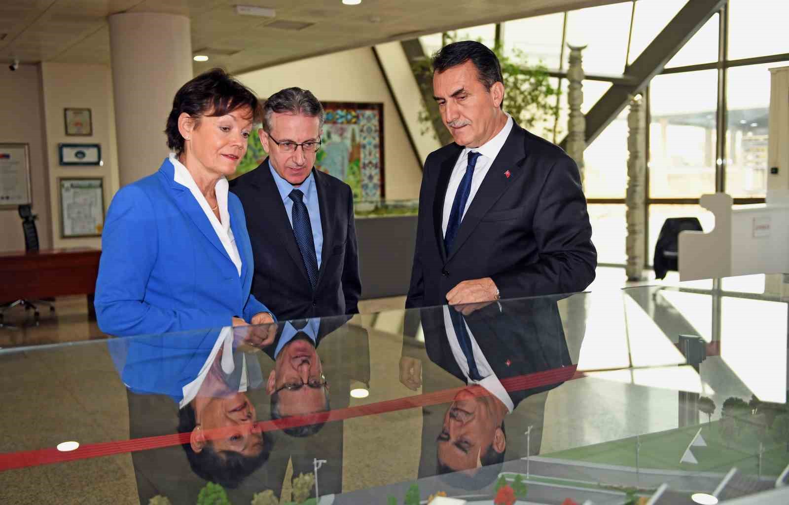 Almanya Hessen Eyaleti Bakanı Lucia Puttrıch: 	“Gülen bir yüzle ortaklık çok önemli”