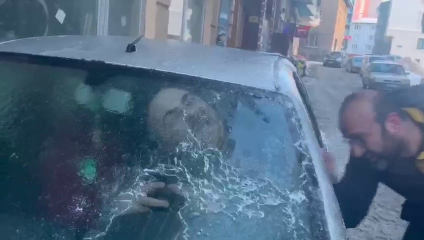 Erzurum’da tiyatrocuların soğuk esprisi