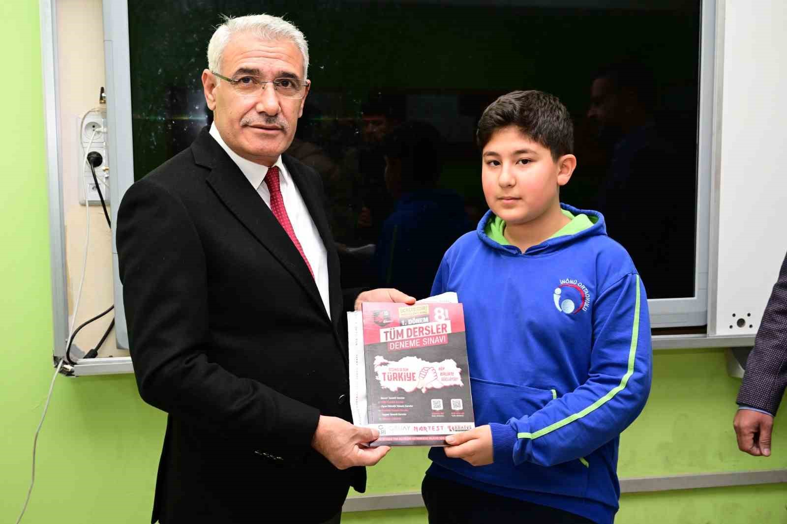 Güder’den Öğrencilere LGS Eğitim seti hediyesi