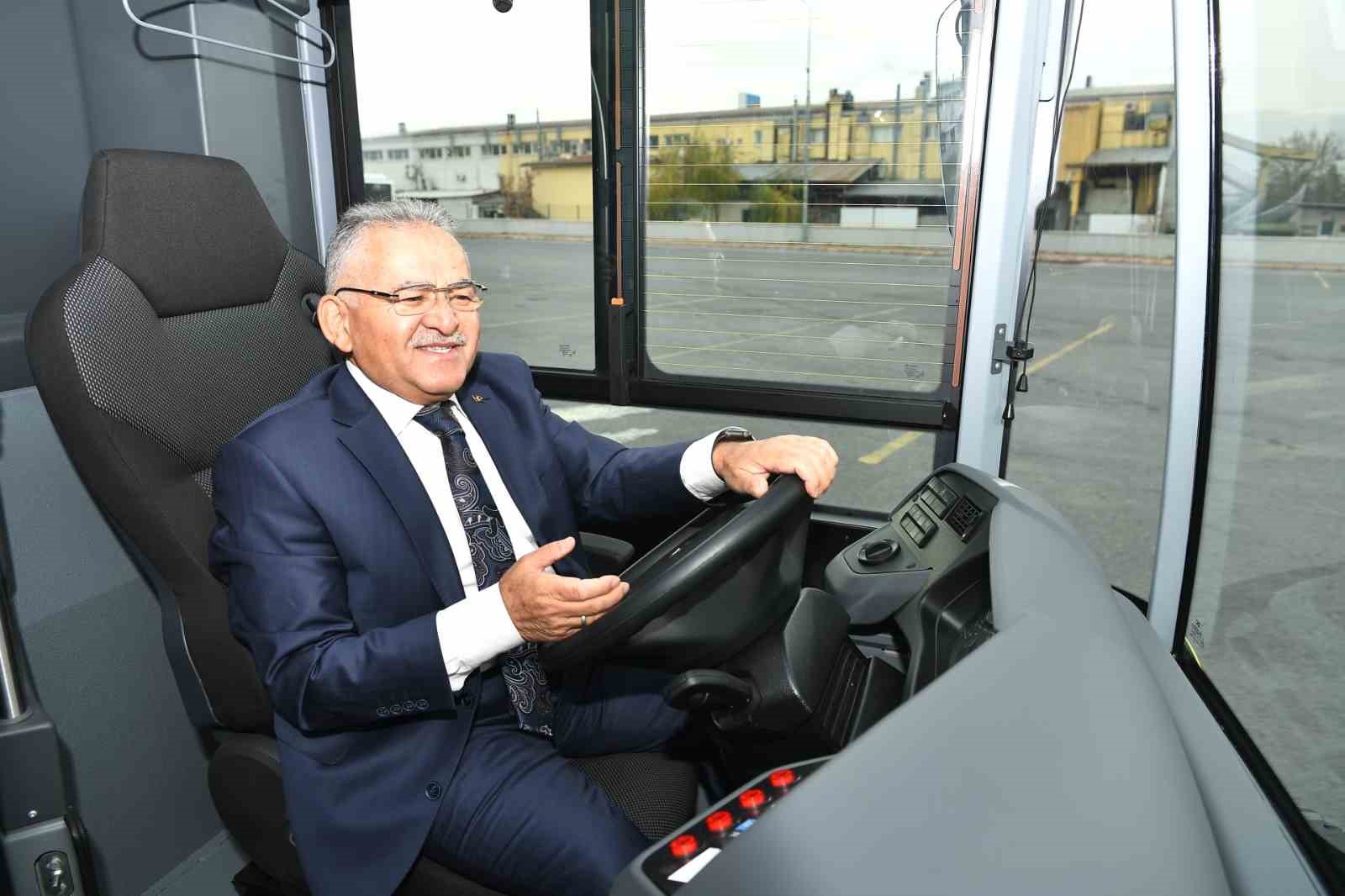 Başkan Büyükkılıç: “15 adet yeni elektrikli körüklü otobüslerimiz hayırlı olsun”