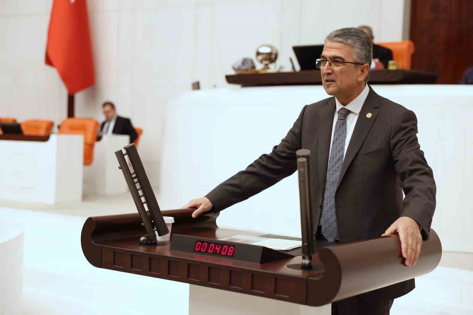 Prof. Dr. Kamil Aydın: “Aziz milletimizden başka dostumuz yok”