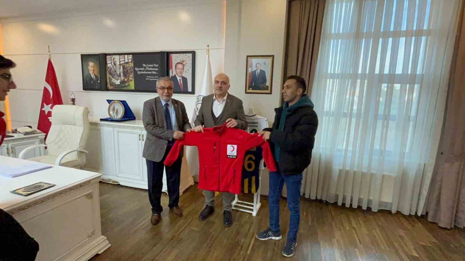 Genç Kızılay’dan Kızılcahamam Belediye Başkanı Acar’a ziyaret