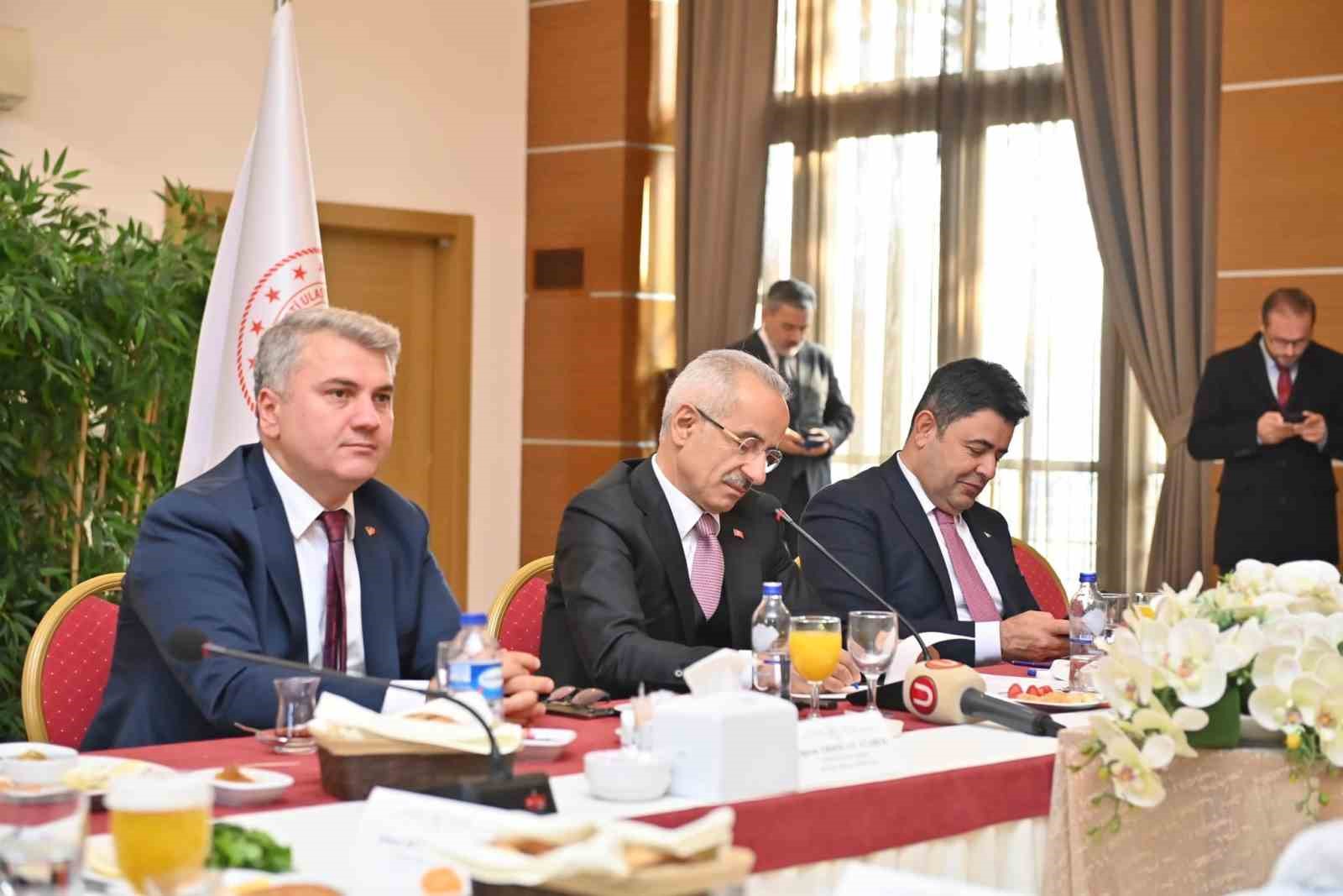 Canbey’den baş döndüren tempo