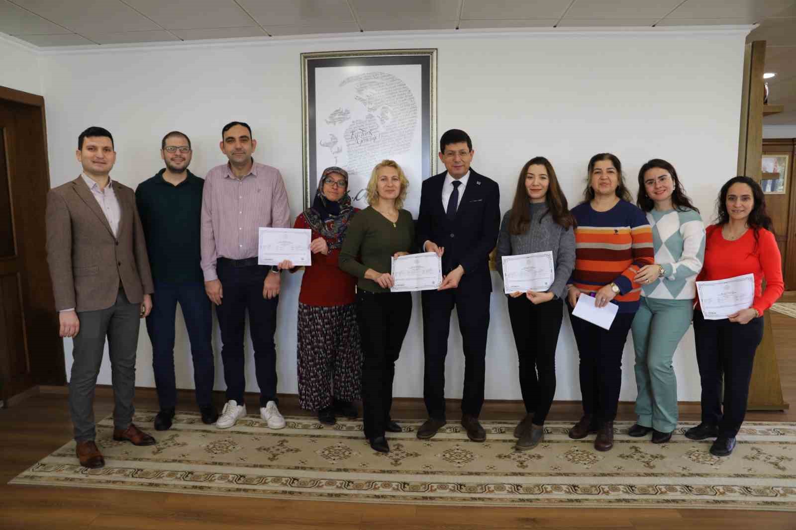 Nazilli Belediyesi’nde personel, yabancılarla rehbersiz anlaşacak