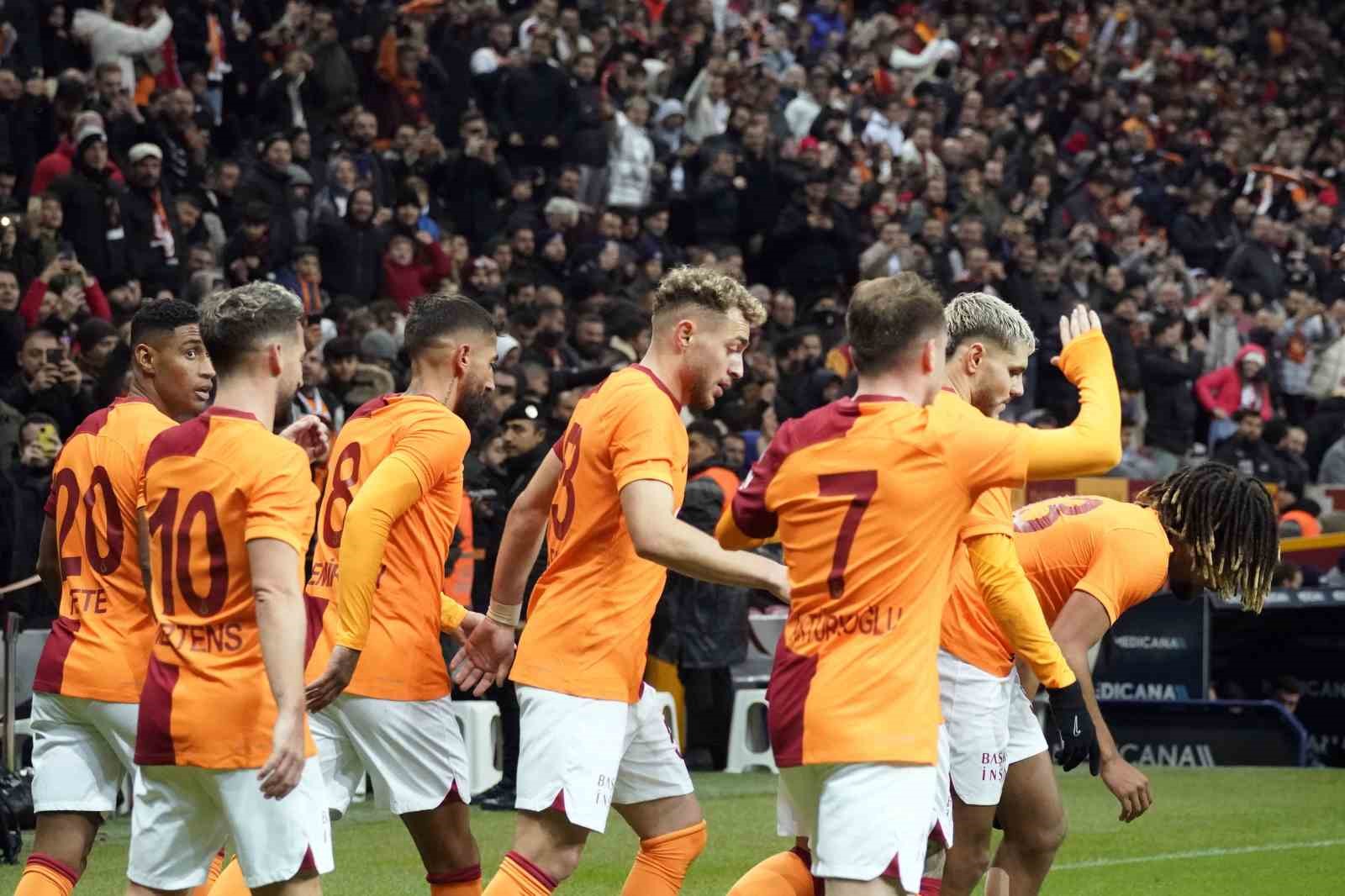 Trendyol Süper Lig: Galatasaray: 2 – Adana Demirspor: 1 (İlk yarı)