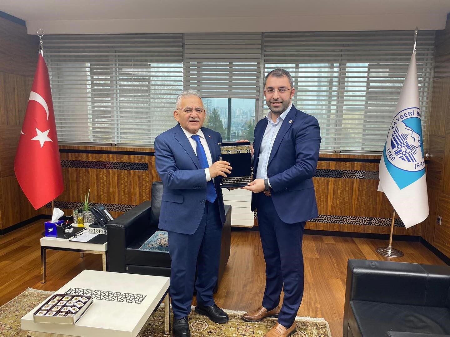 Başkan Büyükkılıç’a Karapınar Belediye Başkanı Güneş ve Umut Çınarı Derneği’nden ziyaret