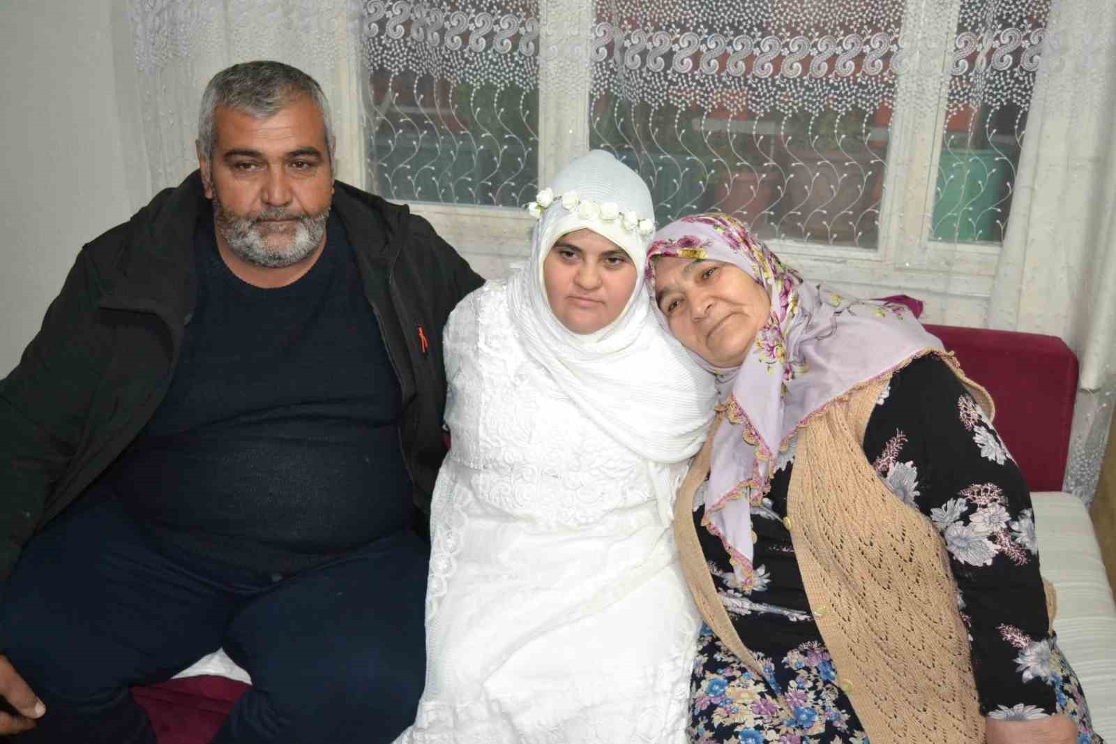 Manisalı Down sendromlu Emine’nin Umre hayali gerçek oldu