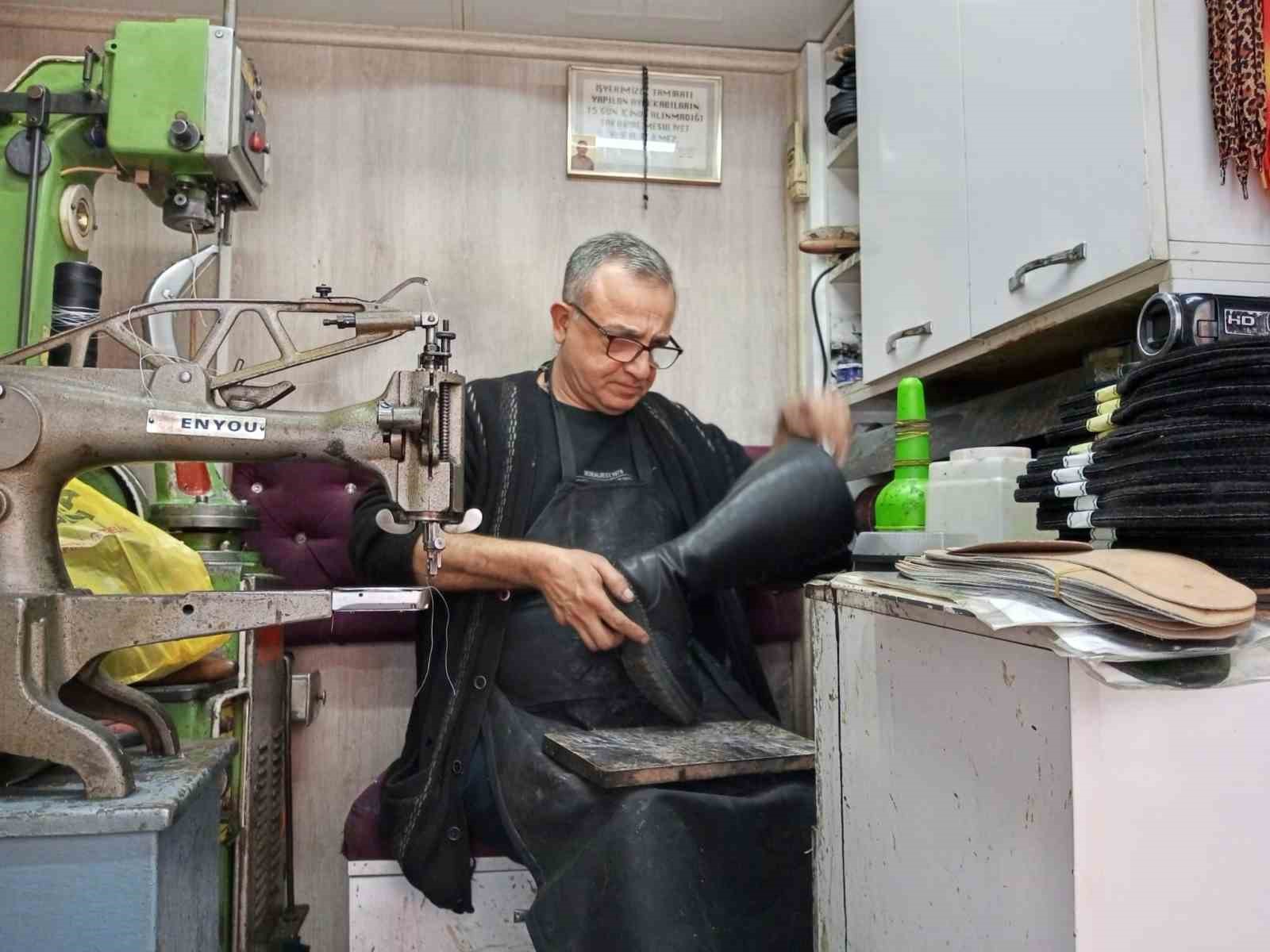 Ayakkabı tamir sektöründe işler hızlandı