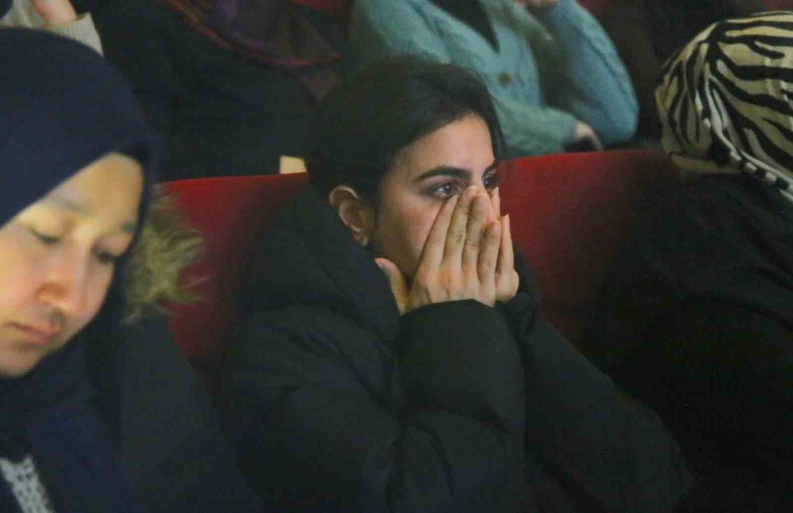 İsrail zulmünün konuşulduğu konferansta katılımcılar gözyaşlarına boğuldu