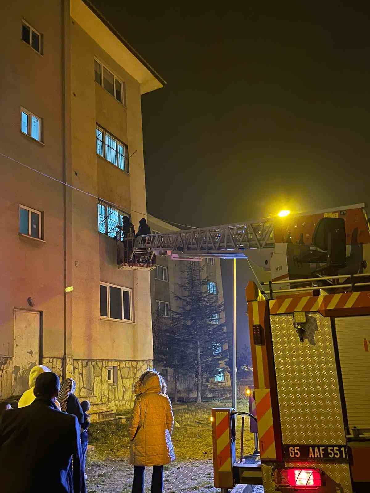 Van’lı Kardeşlerin İmdadına İtfaiye Yetişti