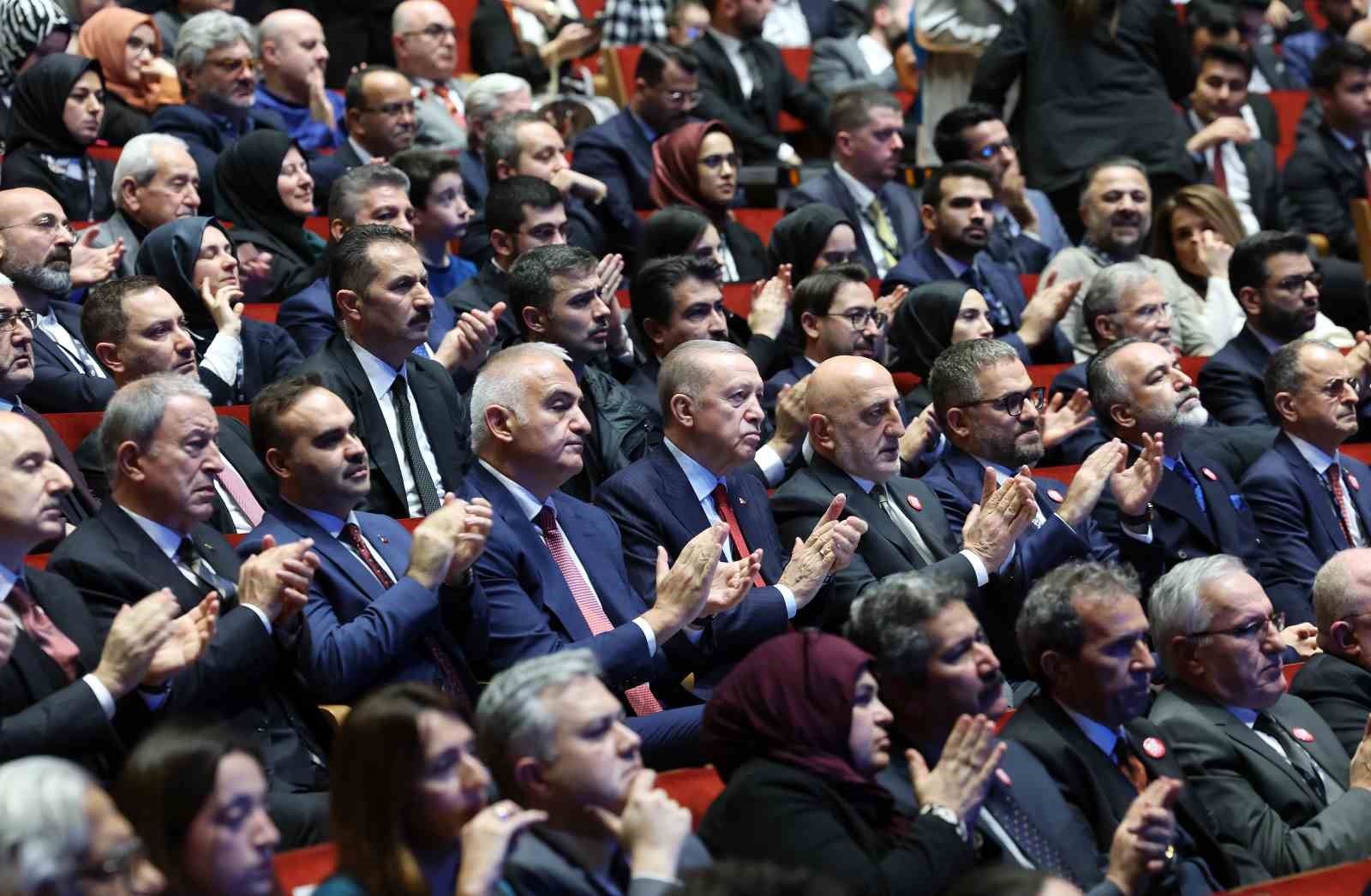 Cumhurbaşkanı Erdoğan: “Biz Türk sporunun tartışmalarla değil, başarılarla gündeme gelmesini arzu ediyoruz”