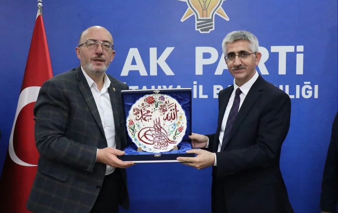 Bakan Yardımcısı Nazif Yılmaz, AK Parti Kütahya İl Başkanlığını ziyaret etti