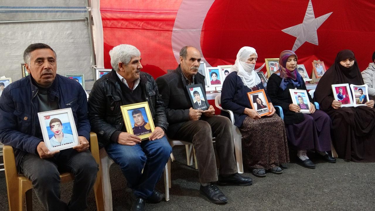 Evlat nöbeti devam ediyor... 'Oğlum, kaçın gelin bu hasretlik bitsin'