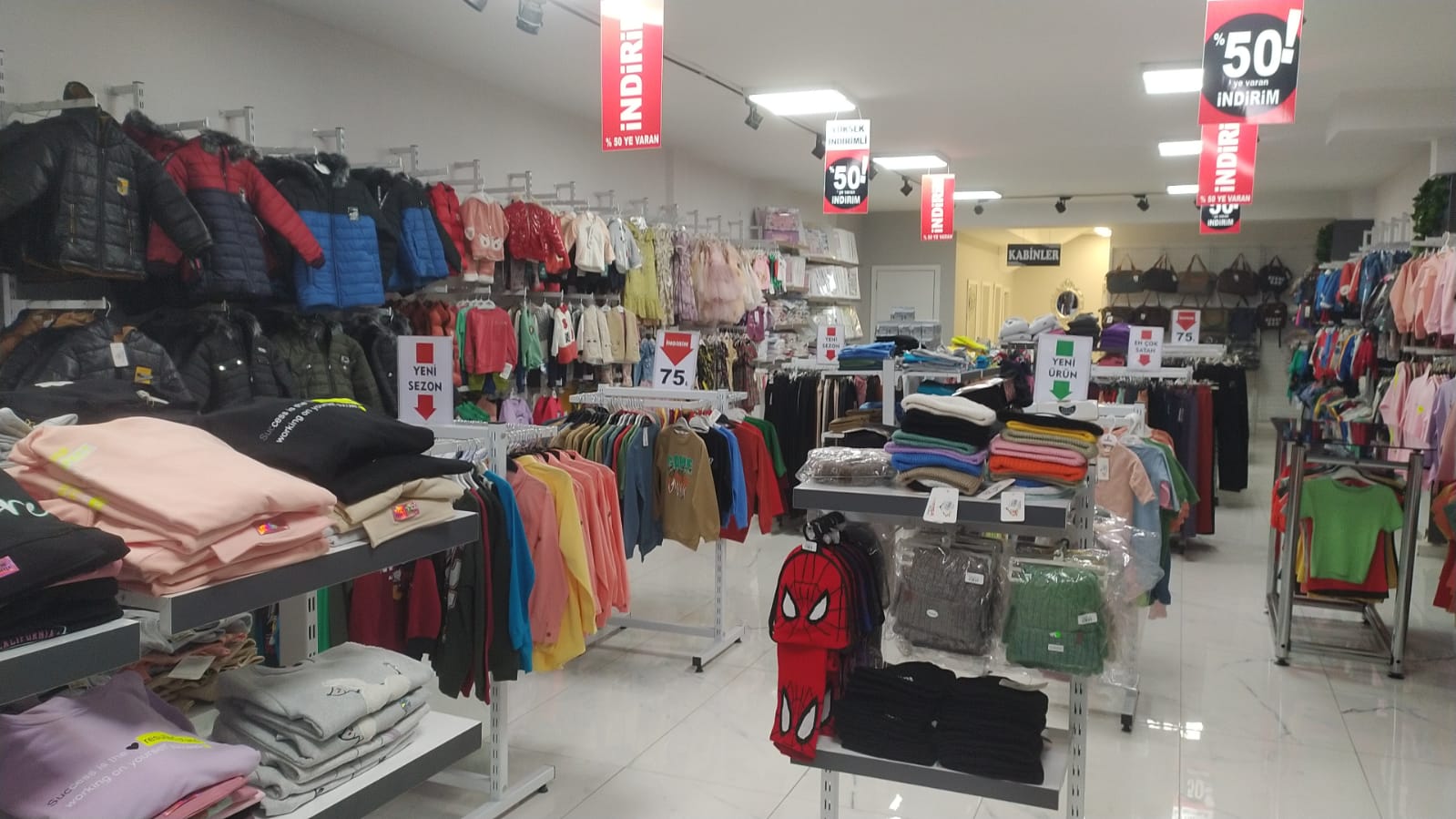 Van’da kışlık giysi fiyatları cep yakıyor!