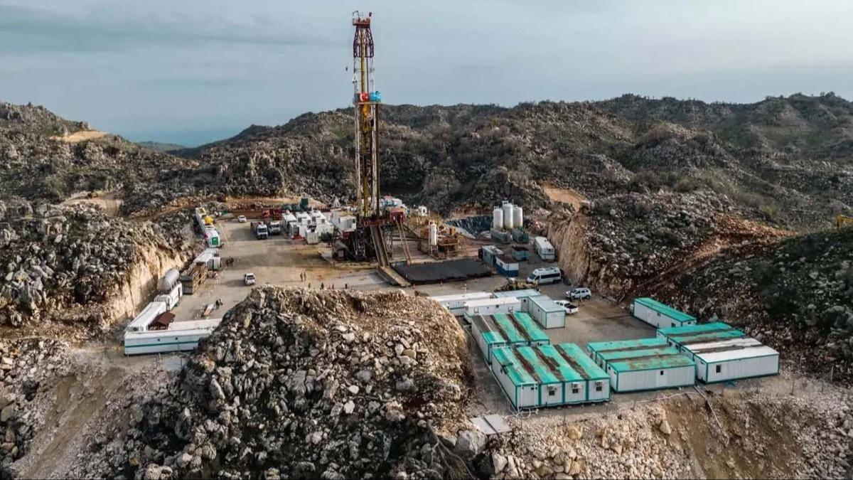 Bakan son durumu açıkladı: 'Bölgeden petrol akıyor'