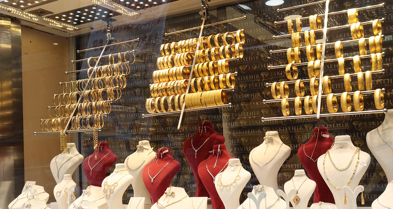 Kuyumcular altın ve döviz piyasasını değerlendirdi