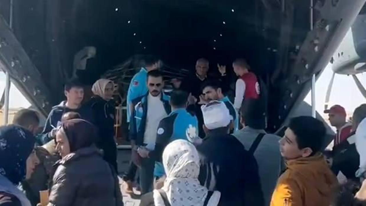 Bakan Koca: Gazzeli 102 hasta ve yaralı, 105 refakatçiyle ülkemize geldi