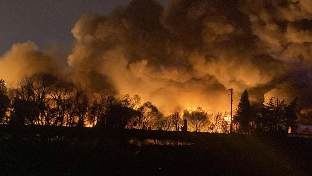 Kocaeli'nde palet fabrikasında yangın