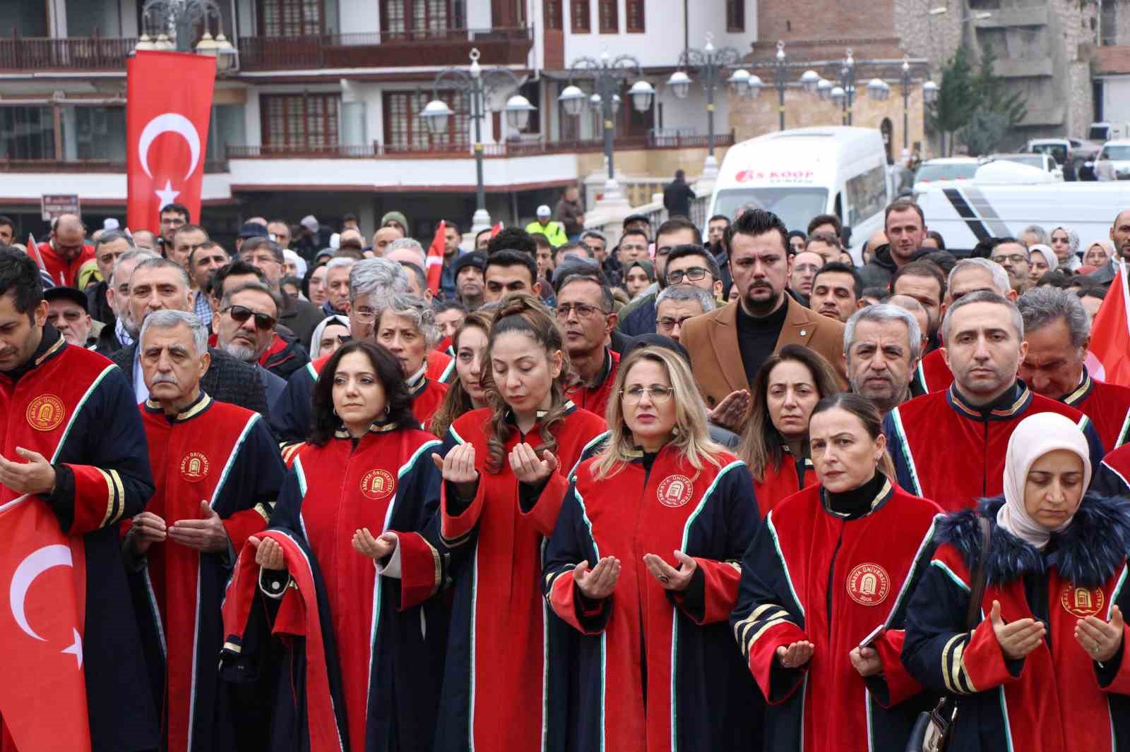 Amasya’da akademisyenlerden İsrail’in Gazze’deki vahşetine yürüyüşlü tepki