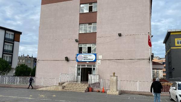 Sınıfta ders sırasında tavanın sıvası düştü: 7 öğrenci yaralı