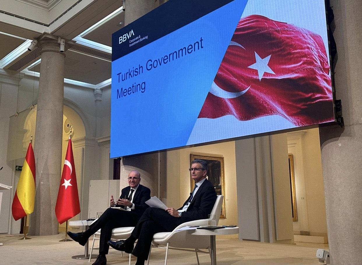 Bakan Şimşek: Yatırımcılar Türkiye'ye büyük ilgiyle yaklaşıyorlar