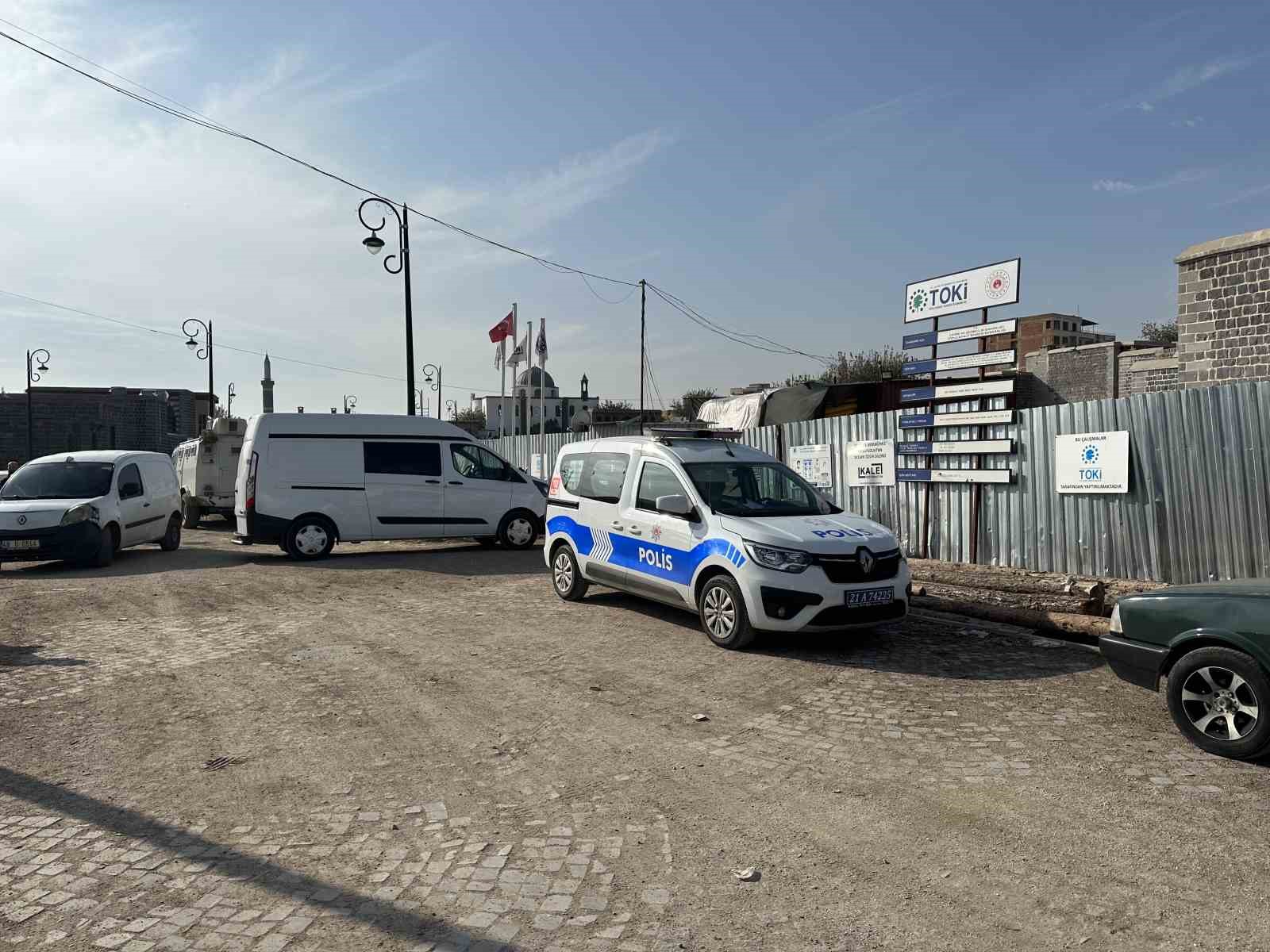 Diyarbakır’da üstüne duvar düşen işçi hayatını kaybetti