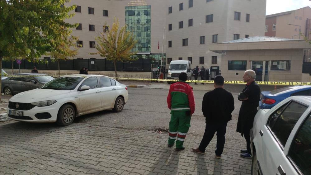 Karakol çıkışı silahlı kavga: 1 ölü 2 yaralı