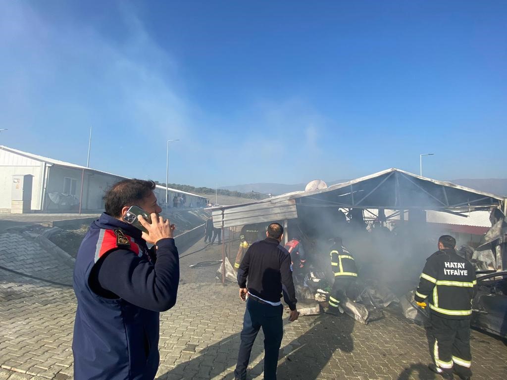 Hatay’da prefabrik evlerde yangın