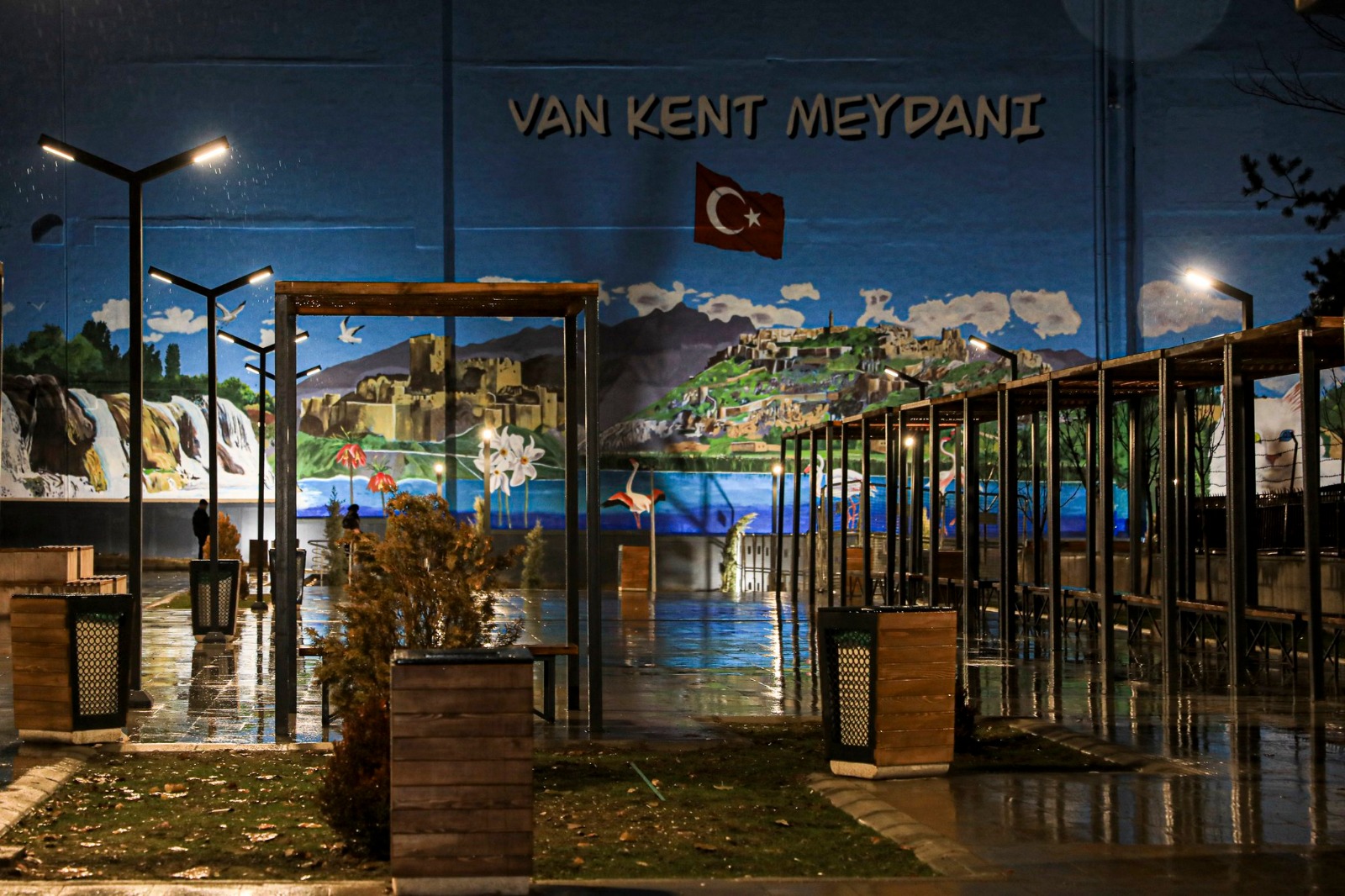 Van Kent Meydanı açıldı