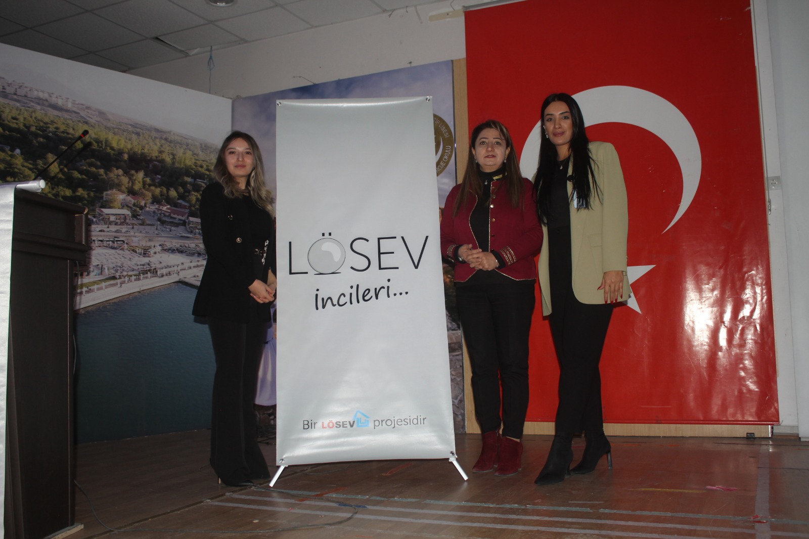 Van’da “LÖSEV İncileri”nden farkındalık semineri