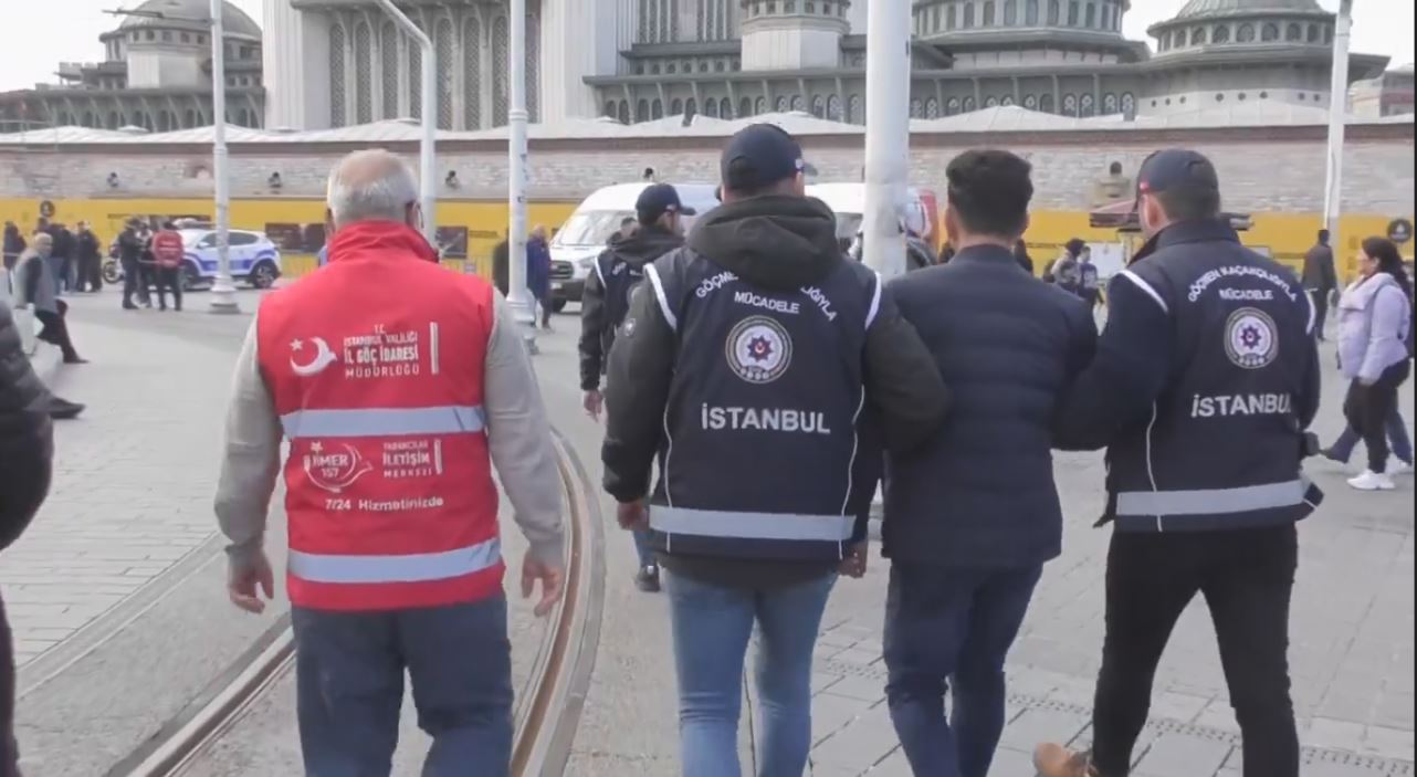 Van ve 19 ilde göçmen kaçakçılığı operasyonu