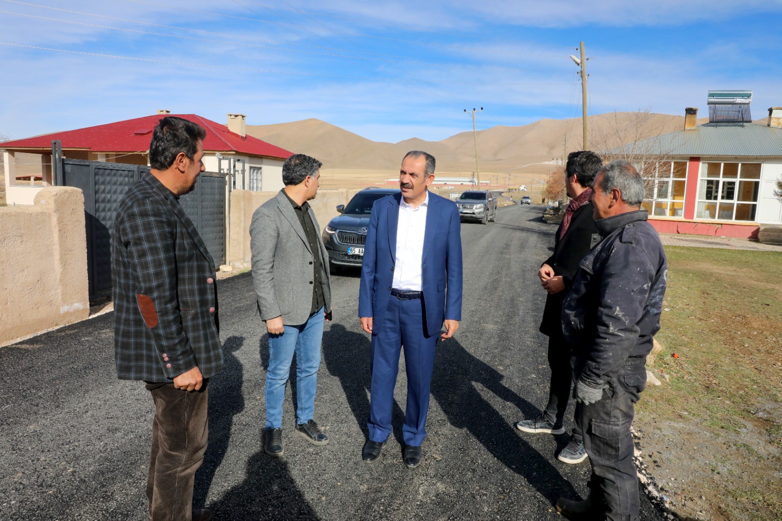 Parke taşında rekor kıran Gürpınar Belediyesi asfalt serim çalışmalarını sürdürüyor