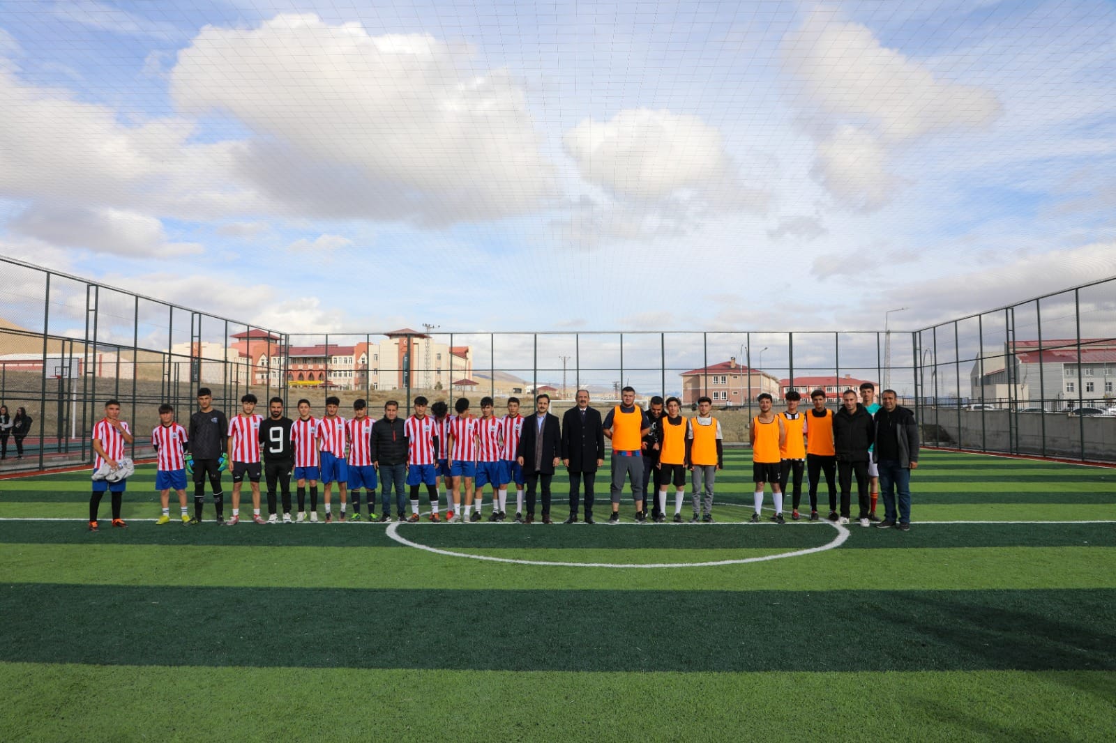 Gürpınar Belediyesi Okullar Arası Futbol Turnuvası Başladı