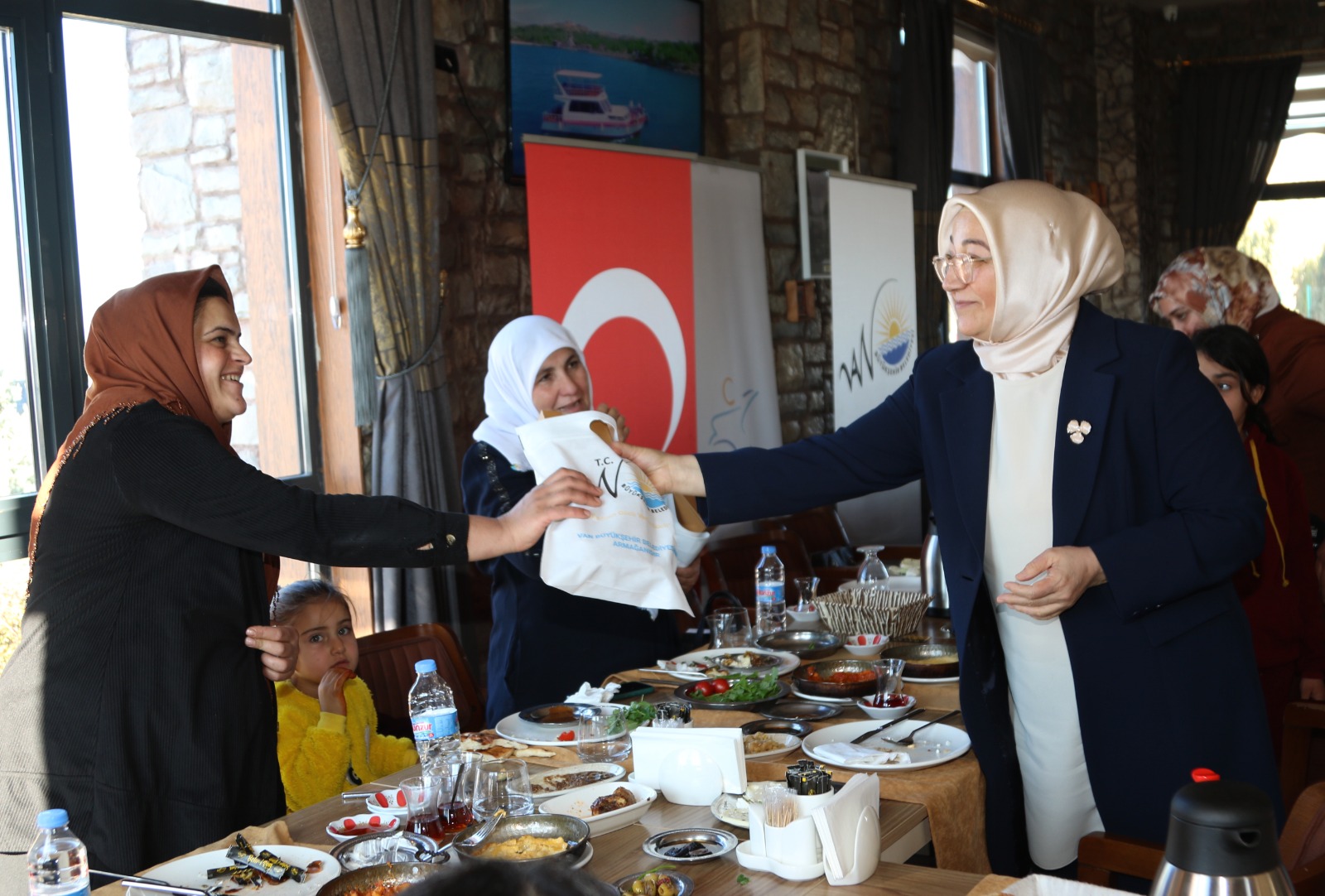 Büyükşehir Belediyesi Bir Ayda 8 Bin 900 Kadını Sosyal Etkinliklerle Buluşturdu