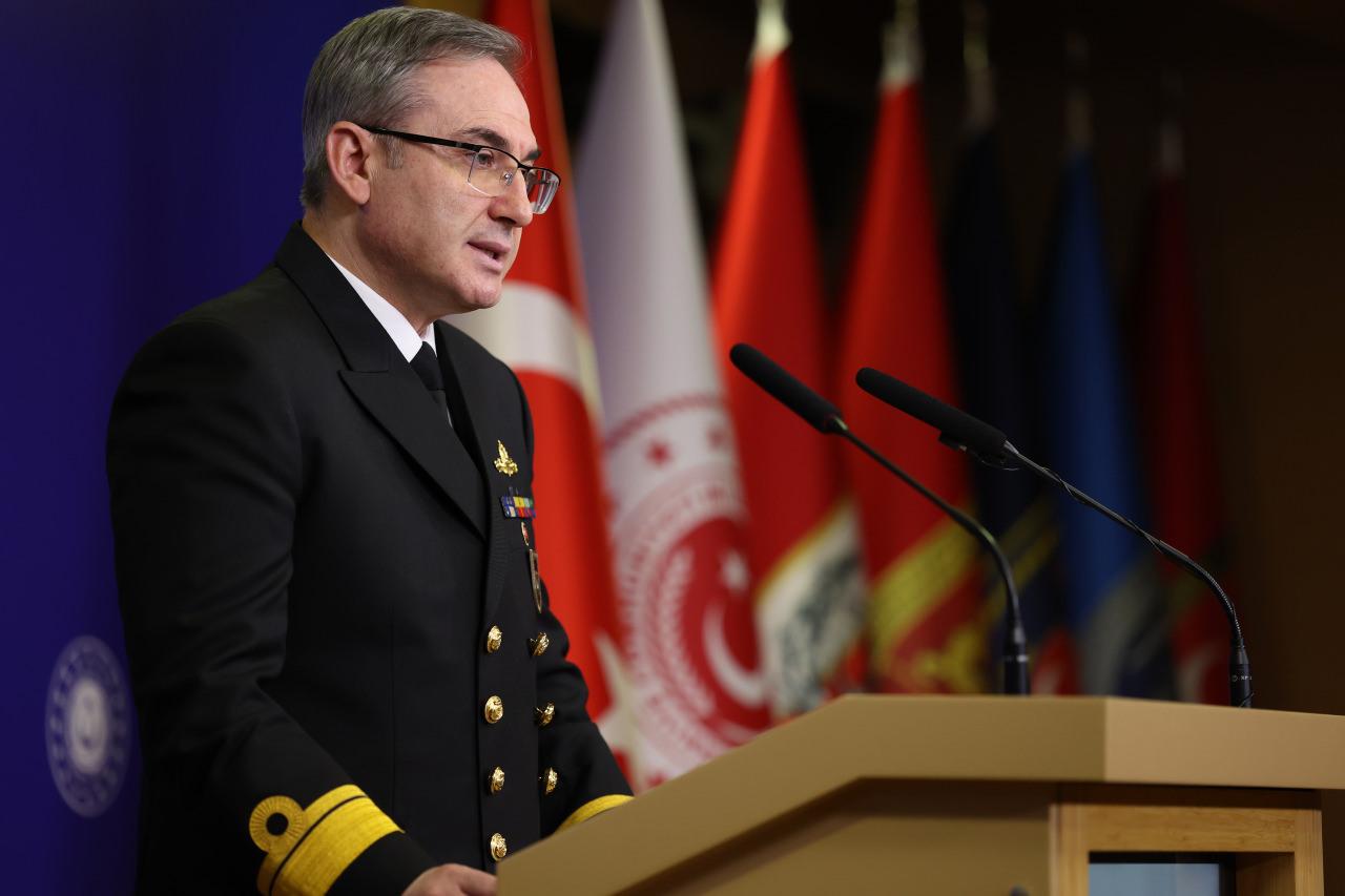 MSB'den Atatürk fotoğrafı açıklaması: Sıralı amirlerin yeri değiştirildi