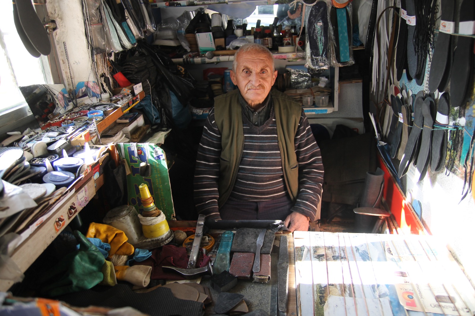 50 yıllık ayakkabı tamircisinden örnek davranış