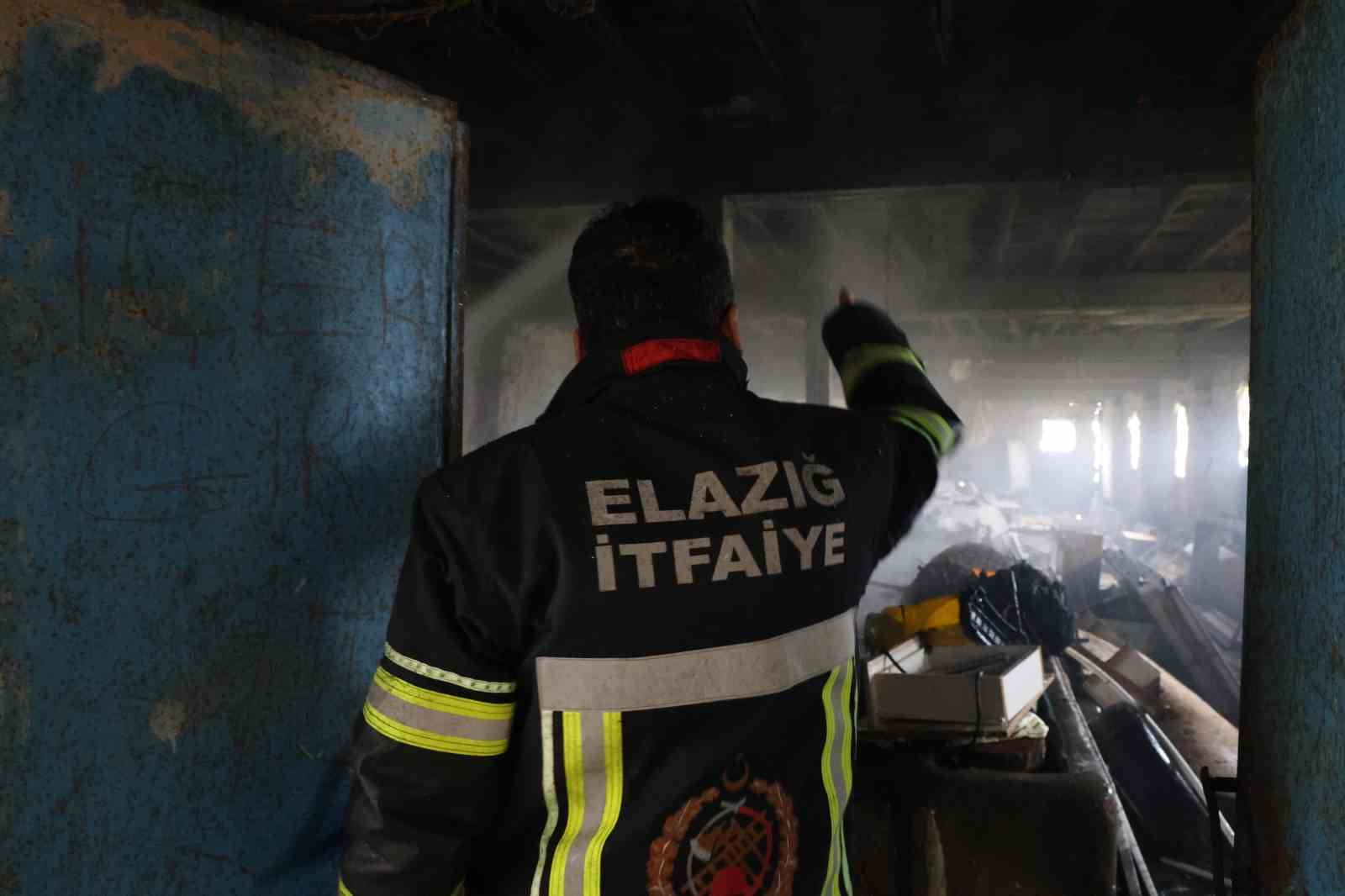 Elazığ’da depo yangını