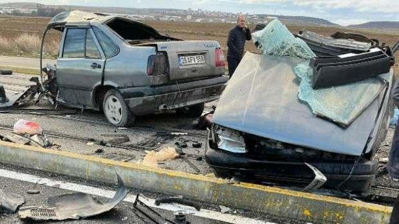 Direğe çarpıp, ikiye bölündü: Ölü ve yaralılar var