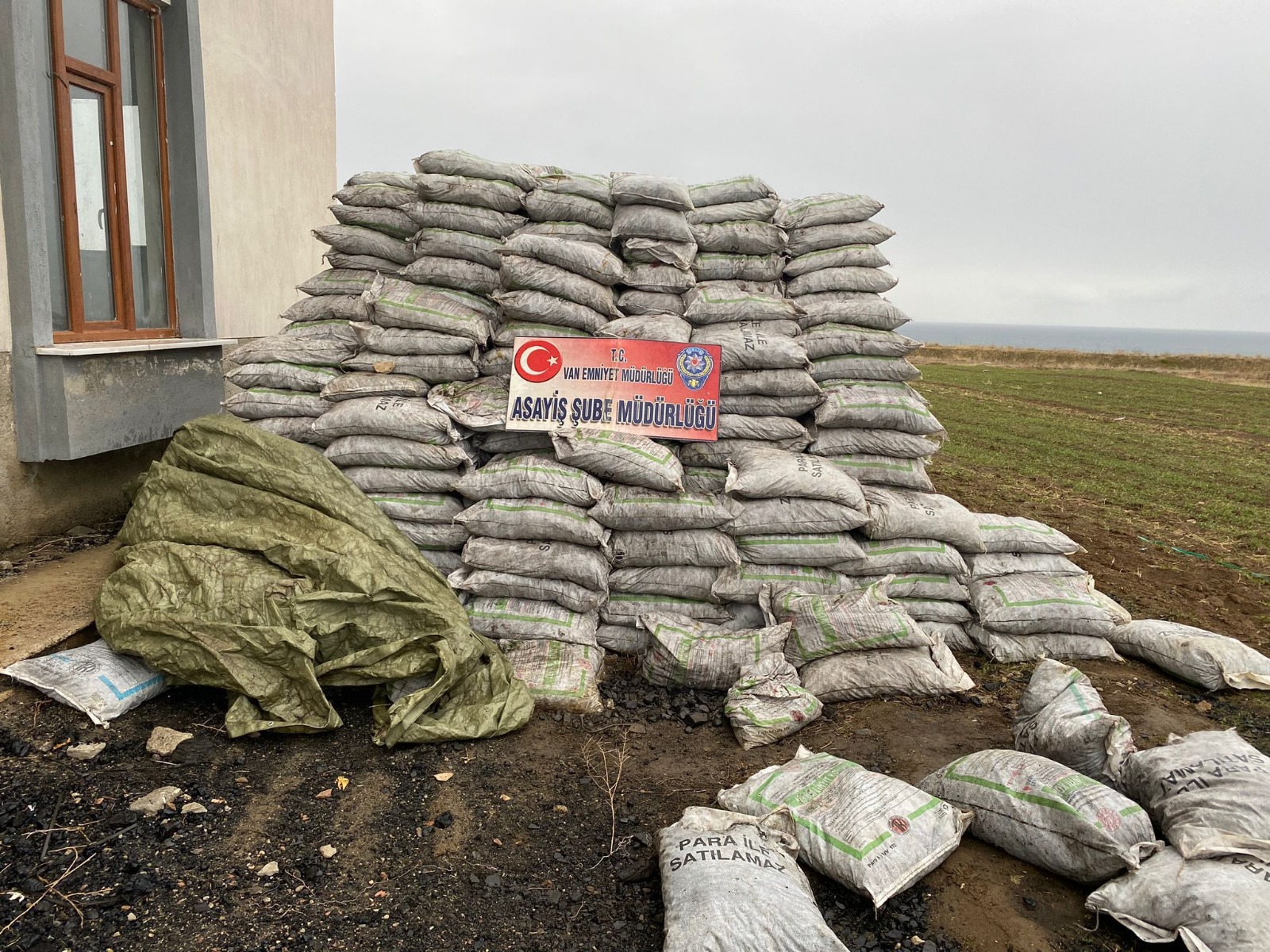 Van’da 951 torba yardım kömürü çalındı