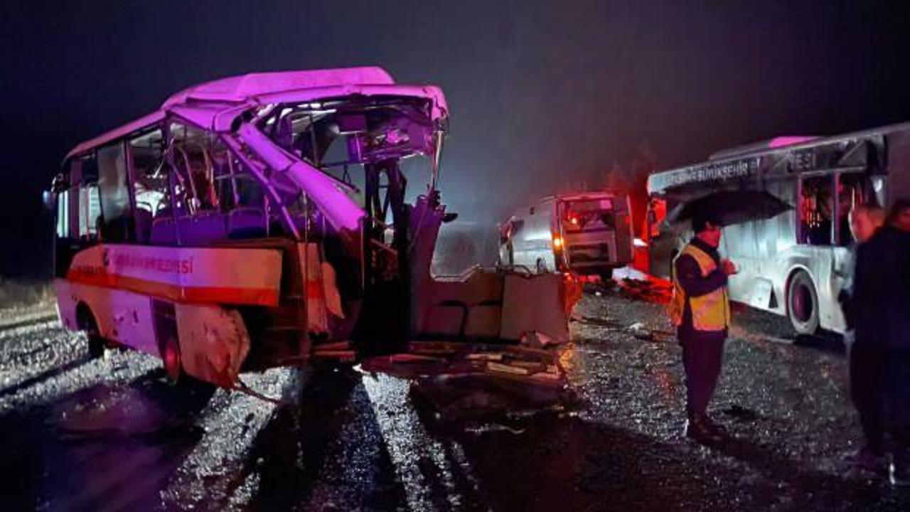 Eskişehir’de iki otobüs ile karavan çarpıştı: 2’si ağır 14 yaralı