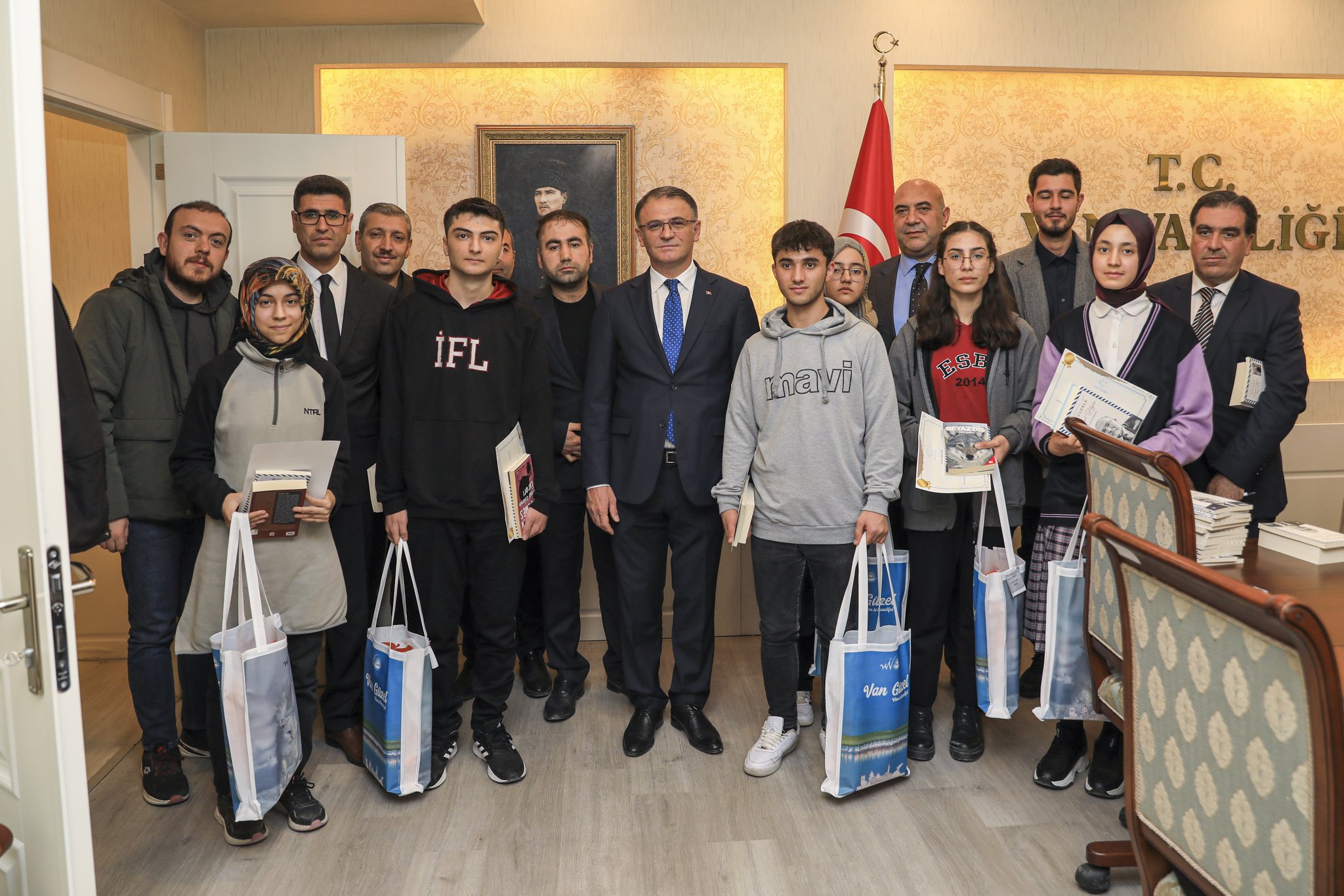 ETÜT Van projesi kapsamında başarılı olan öğrencilere ödül verildi